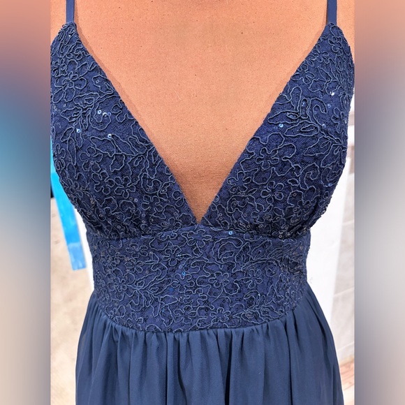 Lovely Windsor formal dress in size 7– worn only once! - Picture 4 of 11